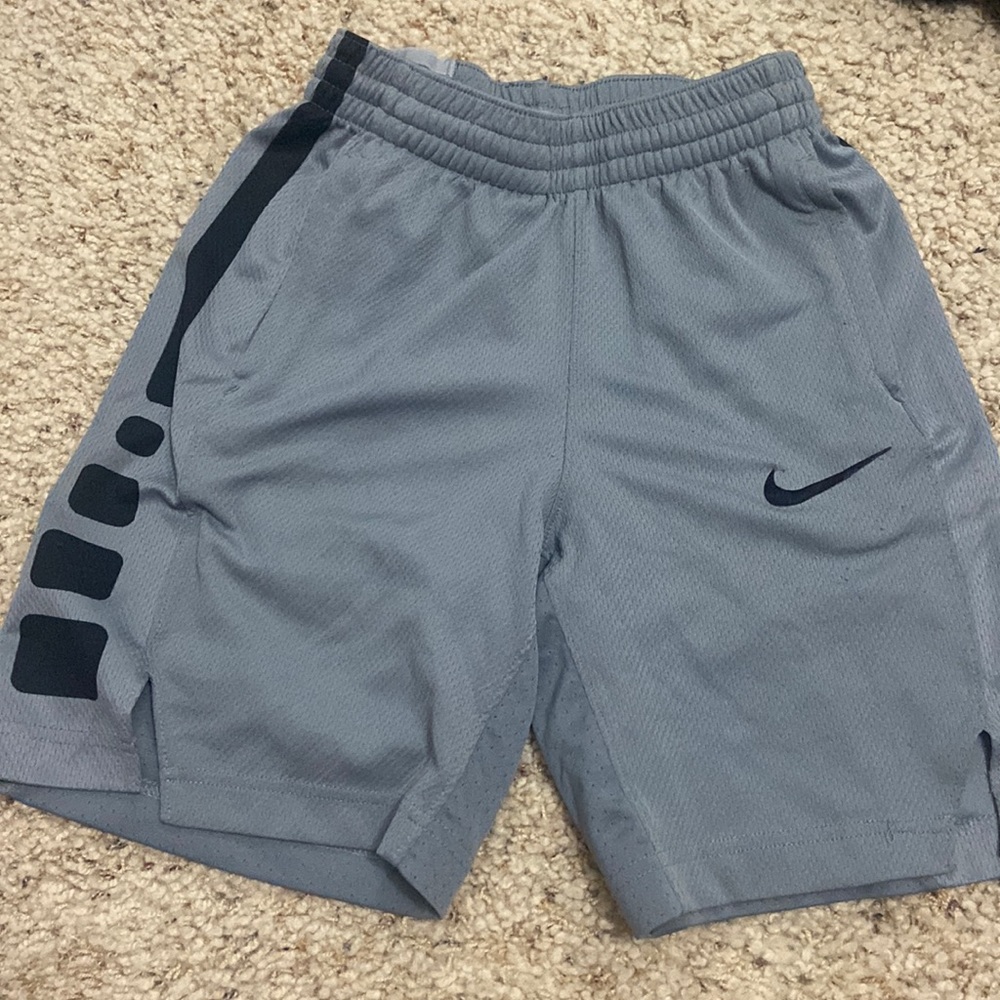 Boys medium nike grey basketball shorts